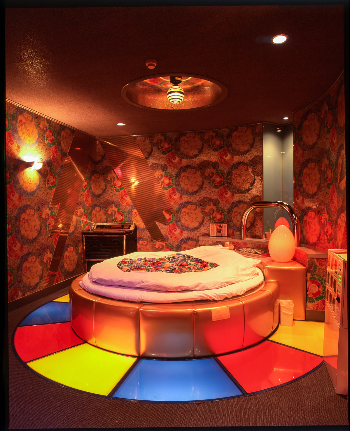 Baron Books Love Hotels by Kyoichi Tsuzuki | distal phalanx