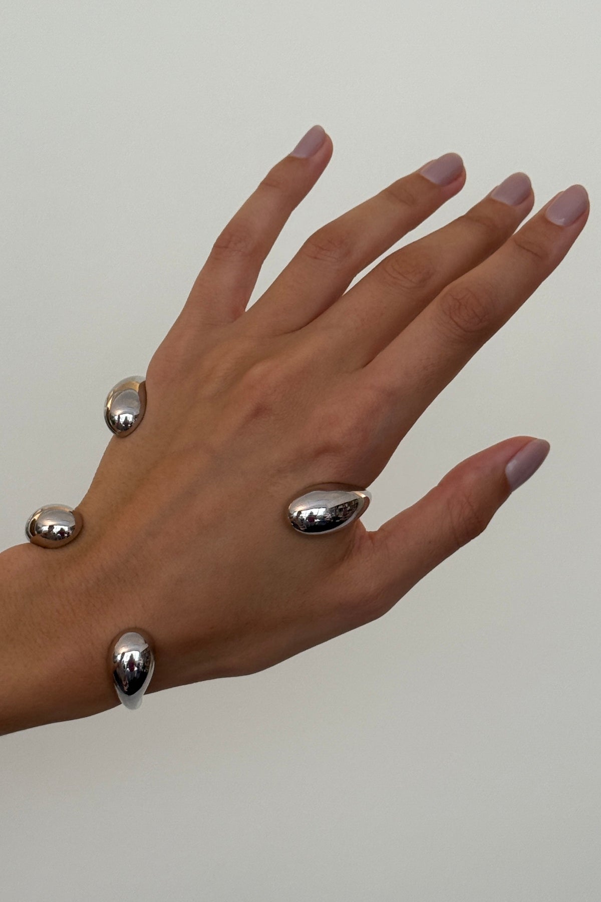 HUGO KREIT Serti Bracelet Set | distal phalanx
